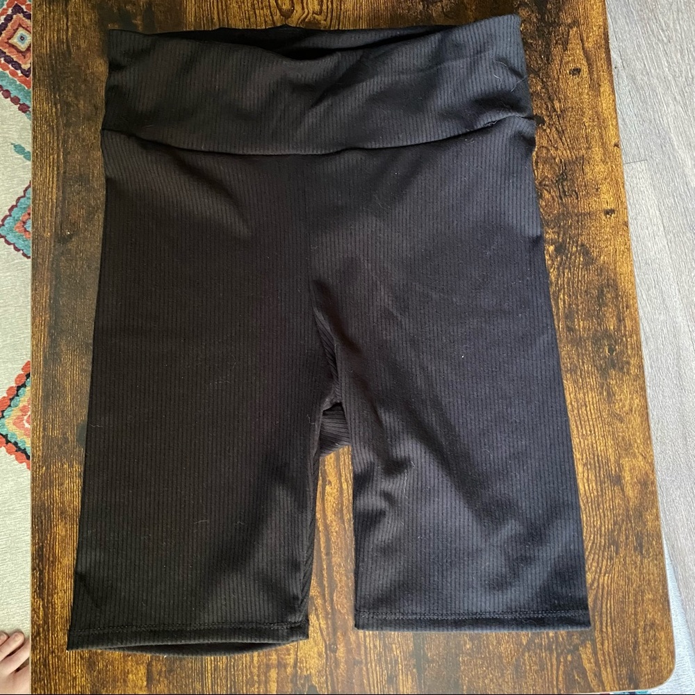 Trendy black ribbed bike shorts